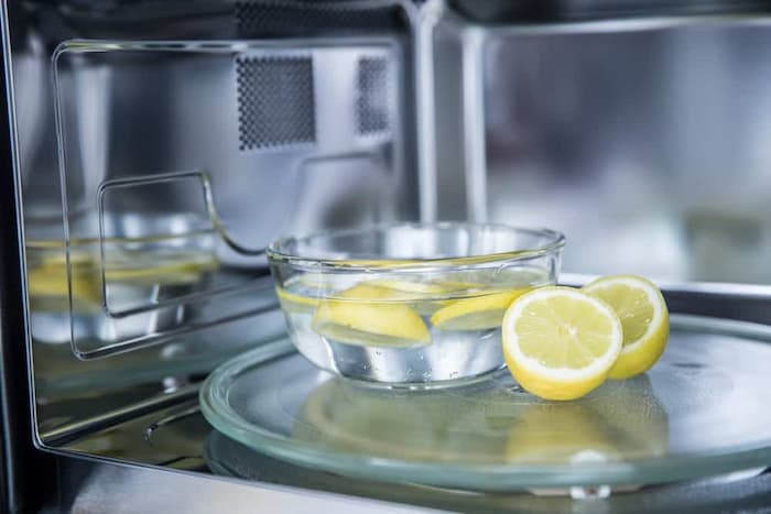 como limpiar el microondas con limon