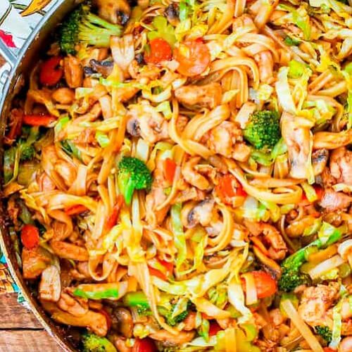 receta tallarines con pollo y verduras wok